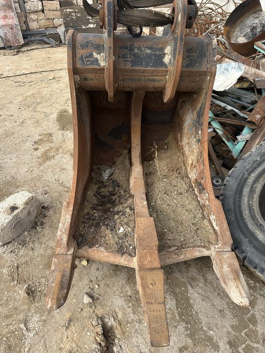 Ковш рыхлитель экскаватора