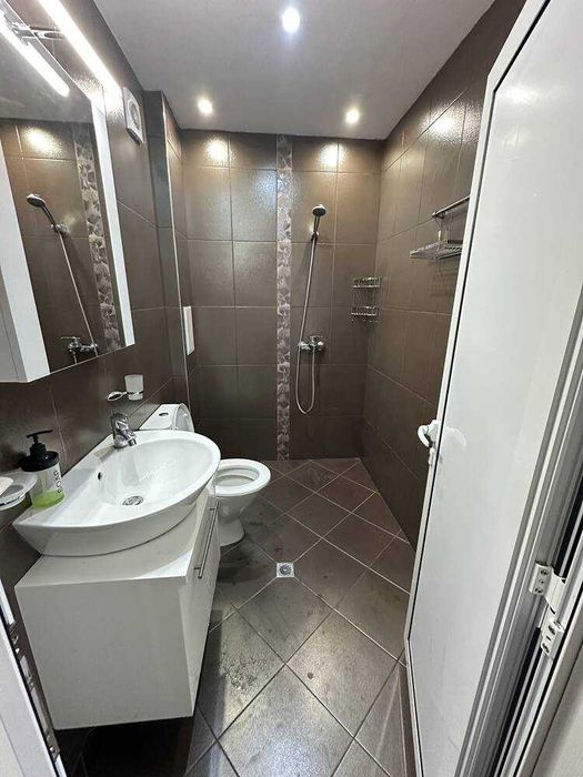 Продава се Двустаен апартамент в Бургас, Възраждане - 72 кв.м за 8 €/кв.м - Снимка #5