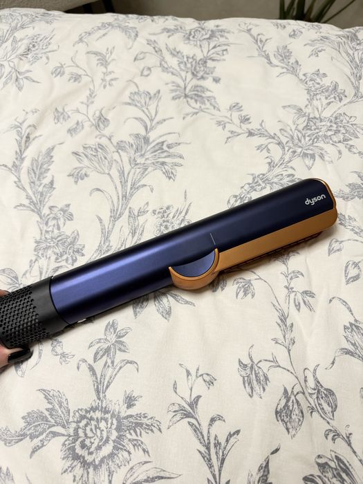 Продам Dyson Airstrait