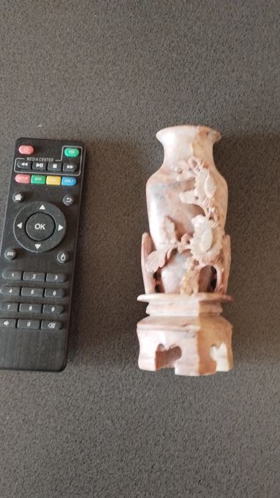 Vând vaza din piatra