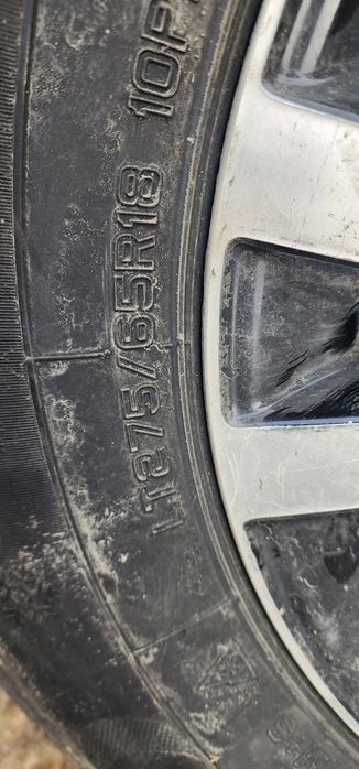 Продам зимние шины с дисками в комплекте