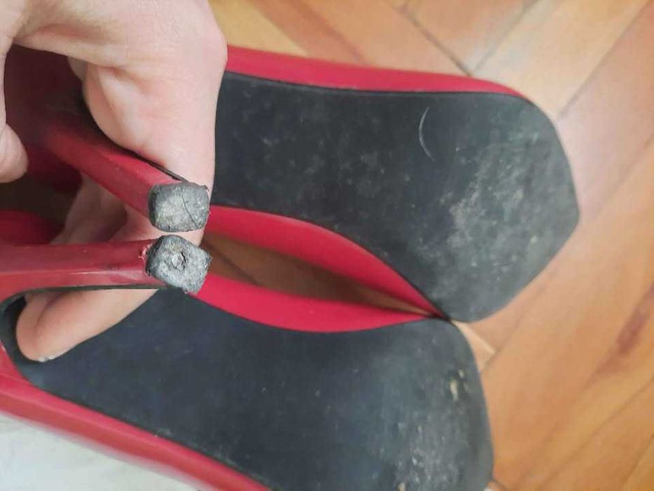 Червени токчета 39ти номер