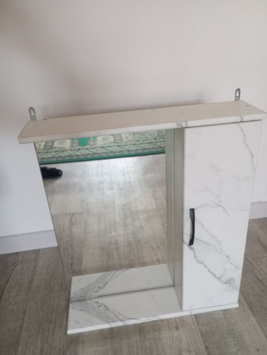 Навесной шкаф с зеркалом