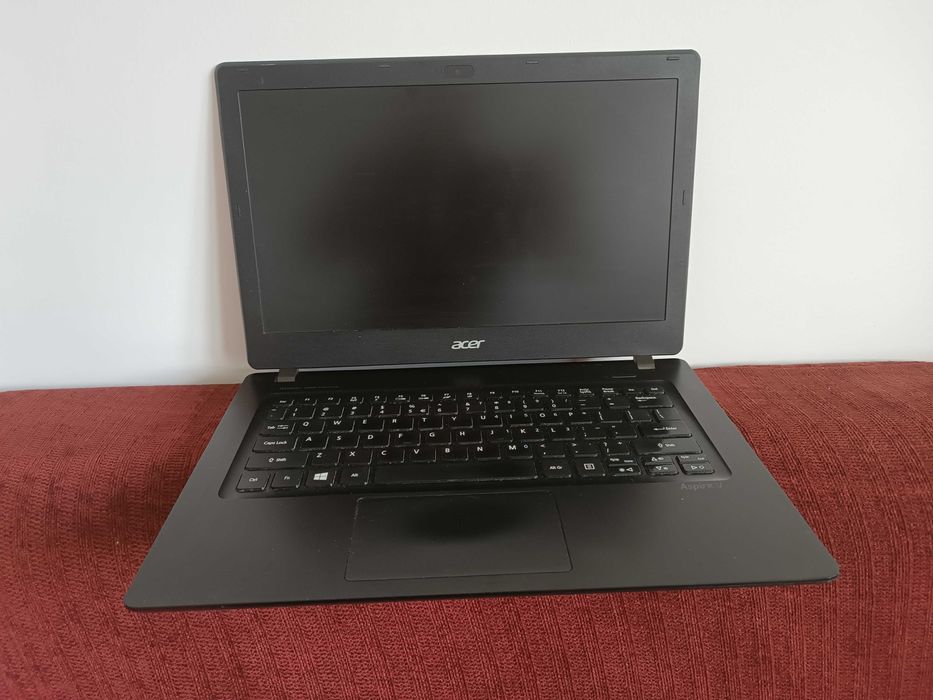 Acer V3 13" usor, elegant, mobil, cpu I3, SSD 128GB, 8GB RAM, full HD