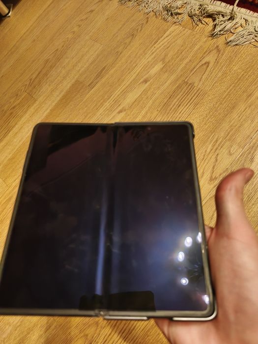 Продам Honor Magic V2
