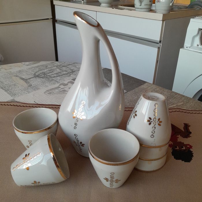 Порцеланов сервиз за топли напитки