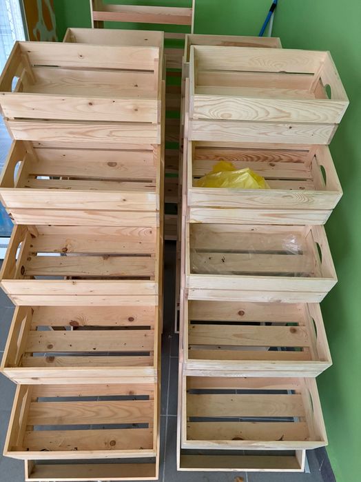 Продавам 10 бр стелажи