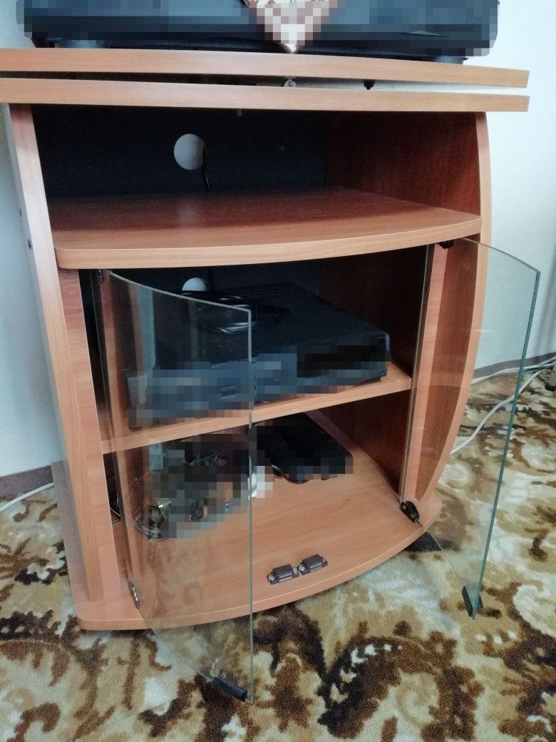 ТВ бар / плот и стъклени врати гр. Габрово Център • OLX.bg