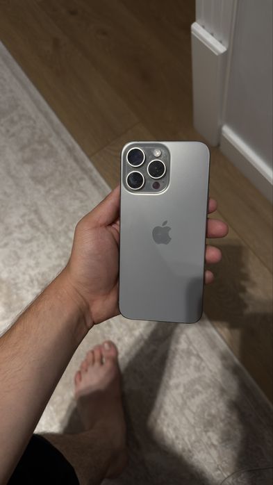 Продам iphon 15 pro max на 256 gb в хорошем состоянии