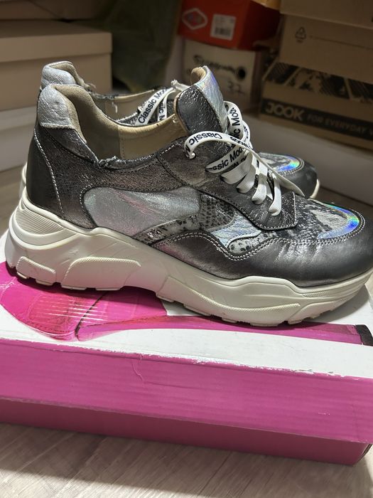 Кожаные кррссовки