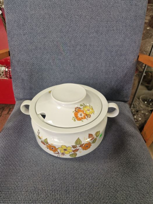 Супници и чайник порцелан