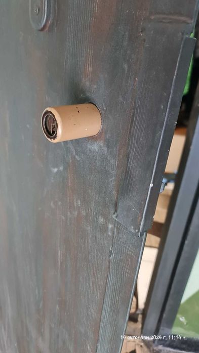 Метална входна врата с каса