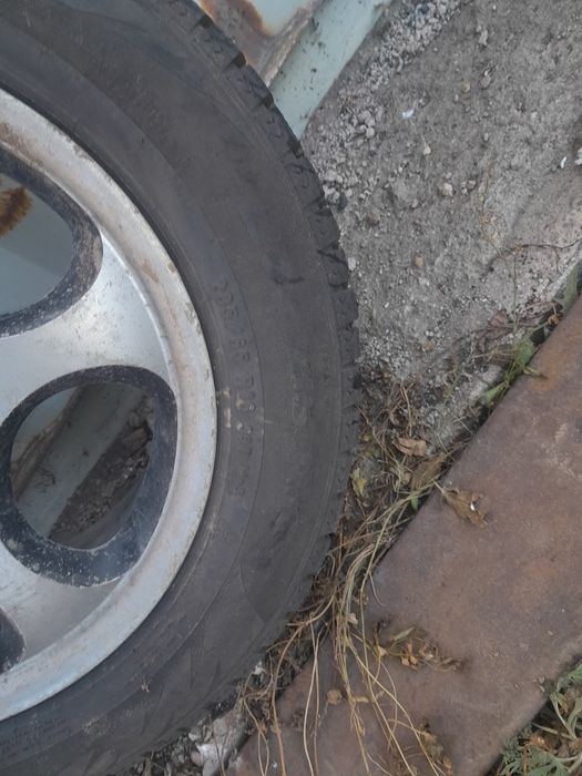 Продам диски с зимней резиной