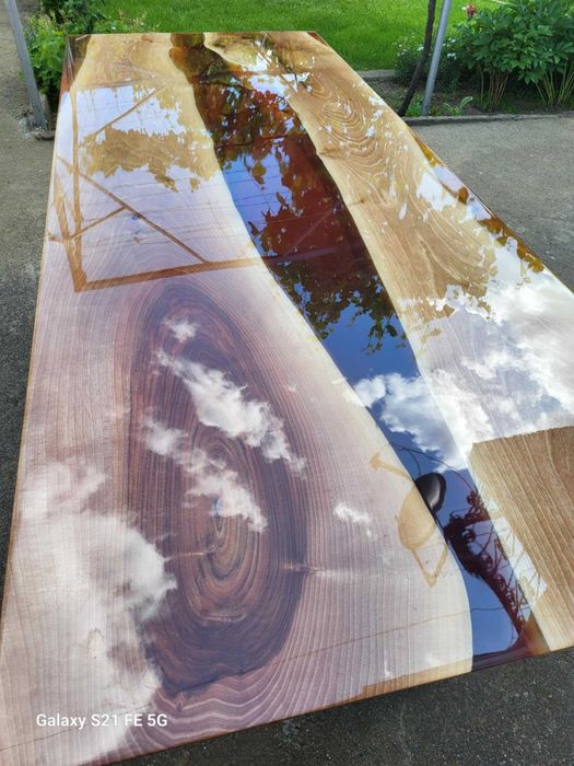 Изработка на маси дъски и други от дърво и смола