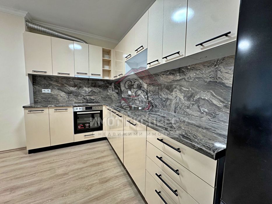 Дава се под наем Тристаен апартамент в Асеновград - 120 кв.м за 450 € - Снимка #4