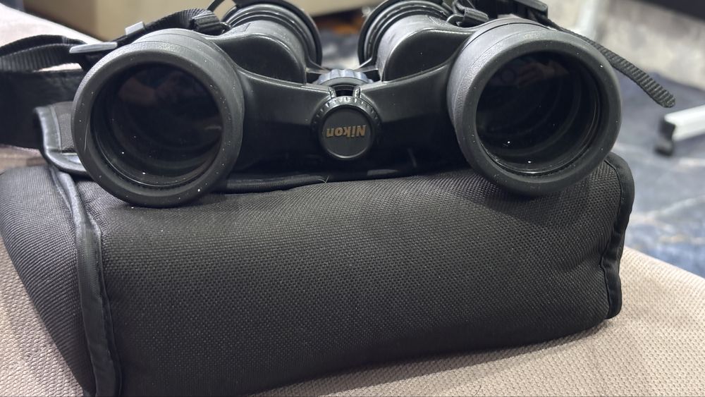 Продам биноколь NikonА 211