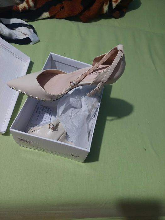 Sandale crem elegante