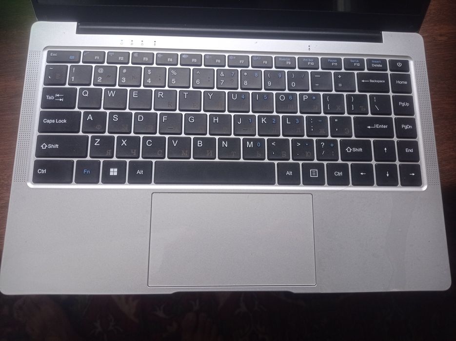 Yangi noutbuk holati yaxshi