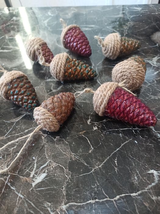 Продаются  шишки декор.