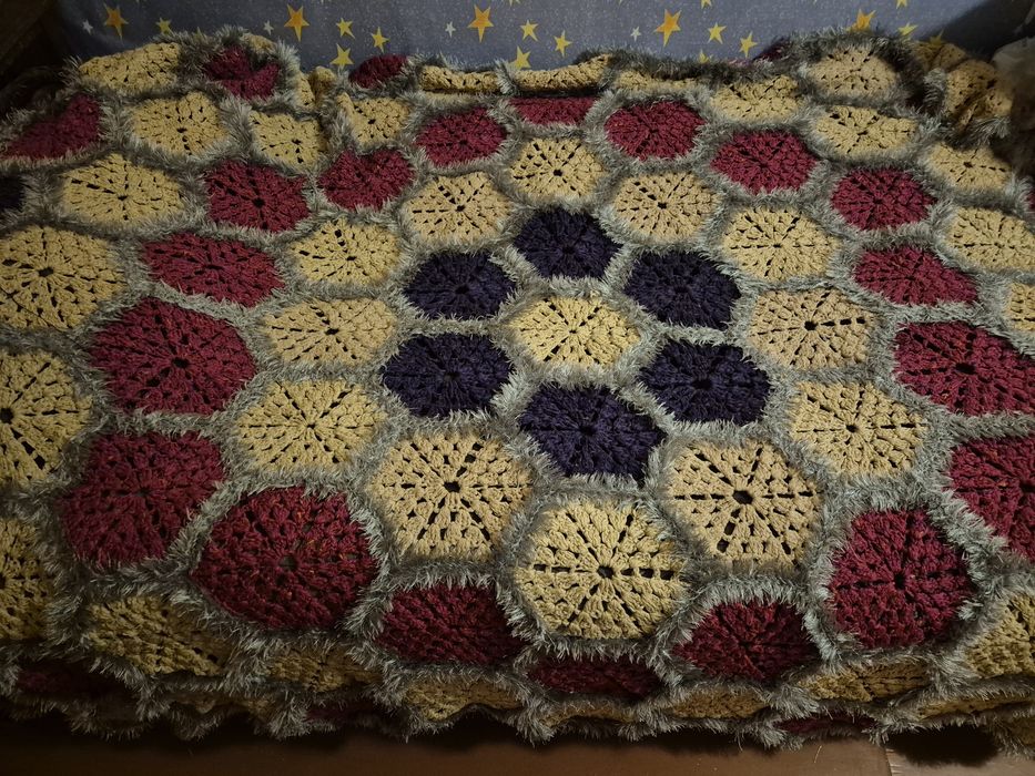 Отдам вязанные пледы