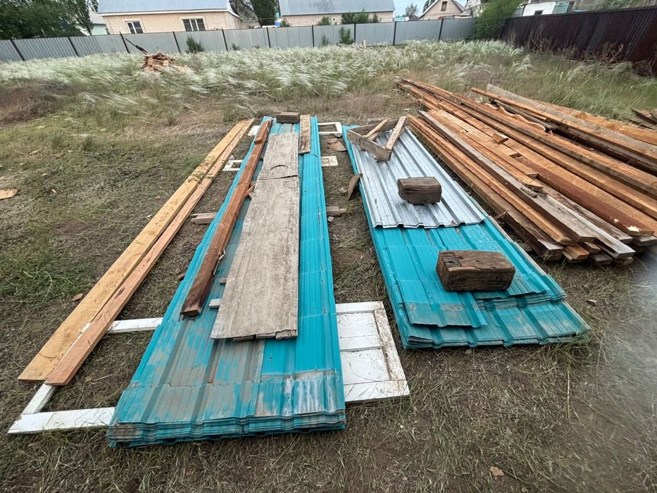 Профлист и қамыс