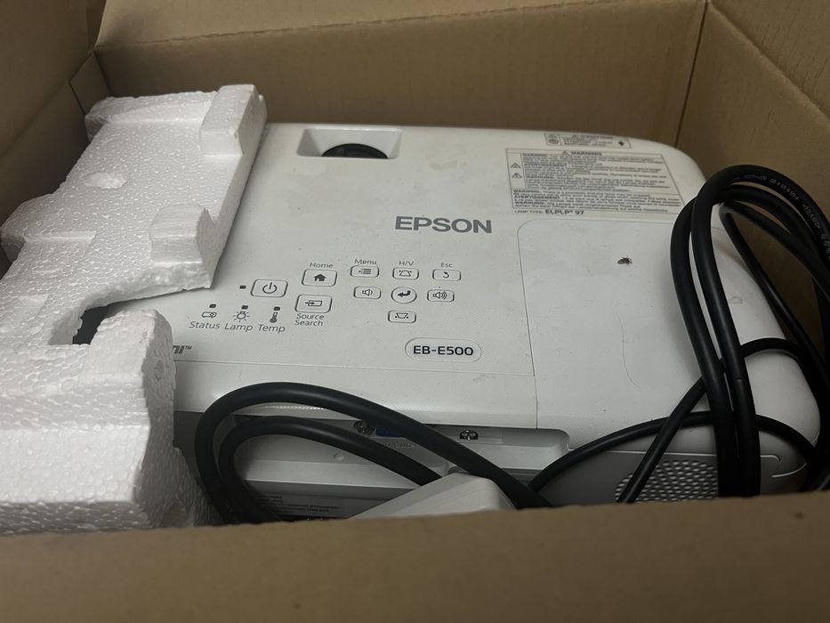 Проектор EB-E500 multimedia projector и LED экран 3метра. 20см