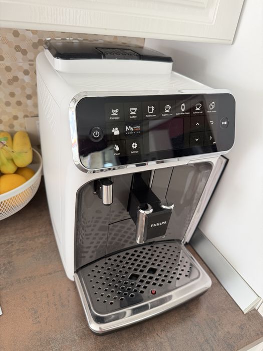 Expresor Philips LatteGo