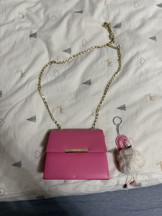 Сладка розова чантичка с подарък плюшен ключодържател за чанта