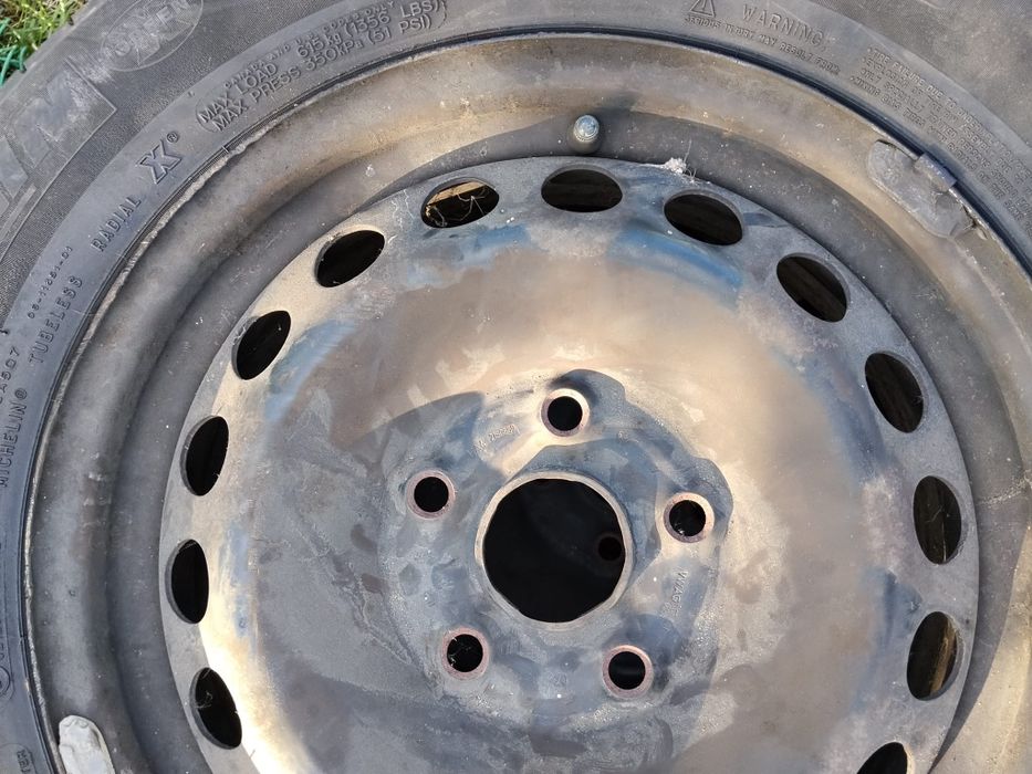 Vând anvelope R15 vara Michelin