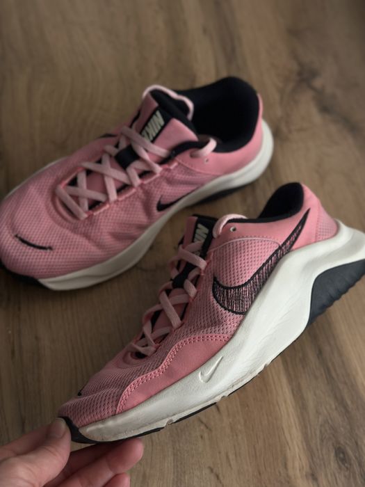 Продам кроссовки nike