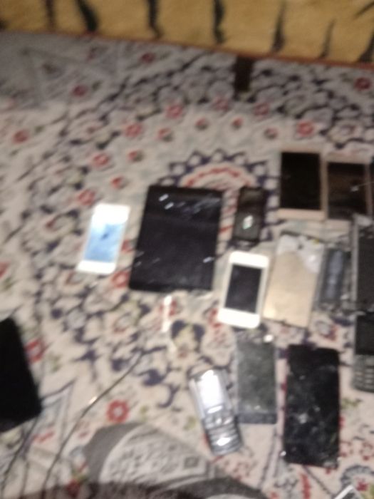 Продам телефоны на запчасти