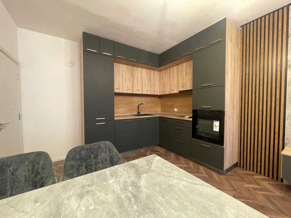 Тристаен апартамент в кв.Смирненски