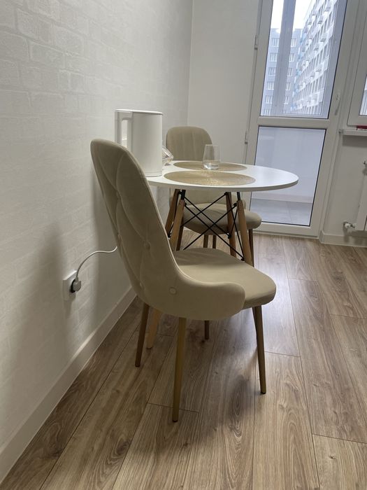 Стол со стульями