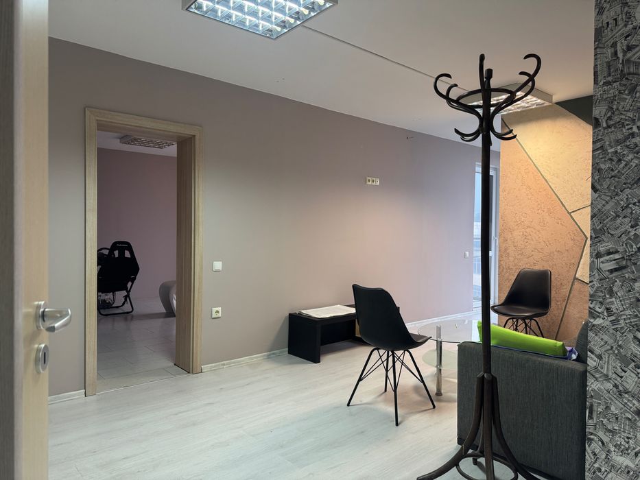 Дава се под наем Четиристаен апартамент в Бургас, Братя Миладинови - 170 кв.м за 757.86 € - Снимка #2