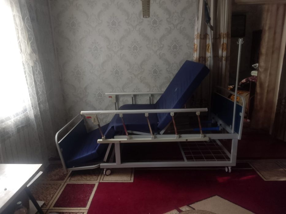 Медицинская кровать