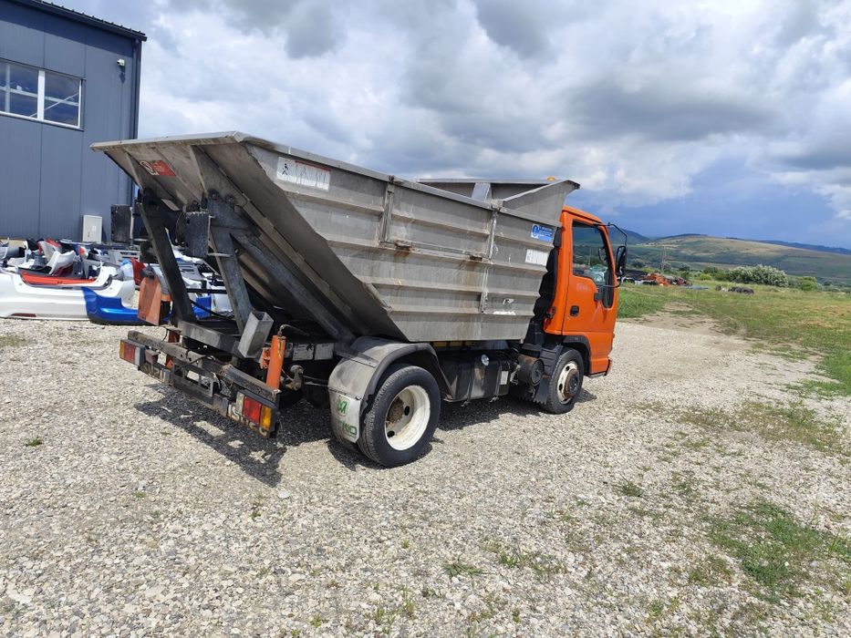 Camioneta basculabila Isuzu 2005