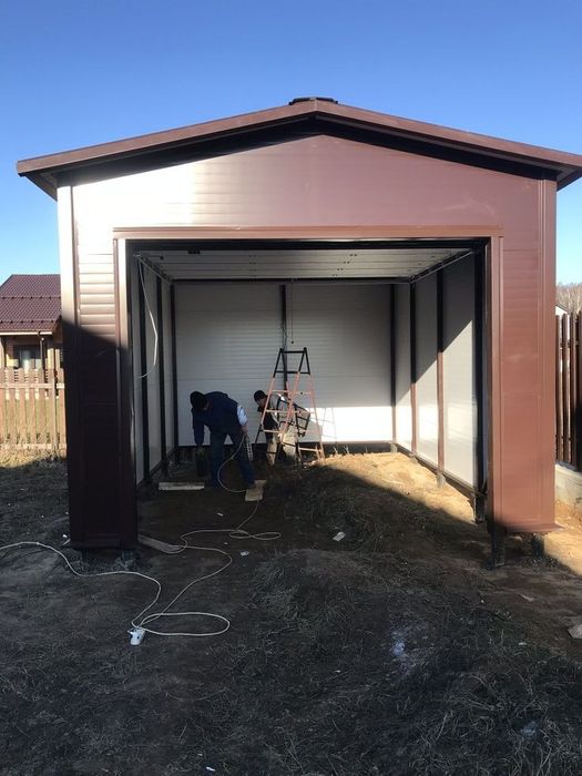 Executam garaje auto din panouri sandwich