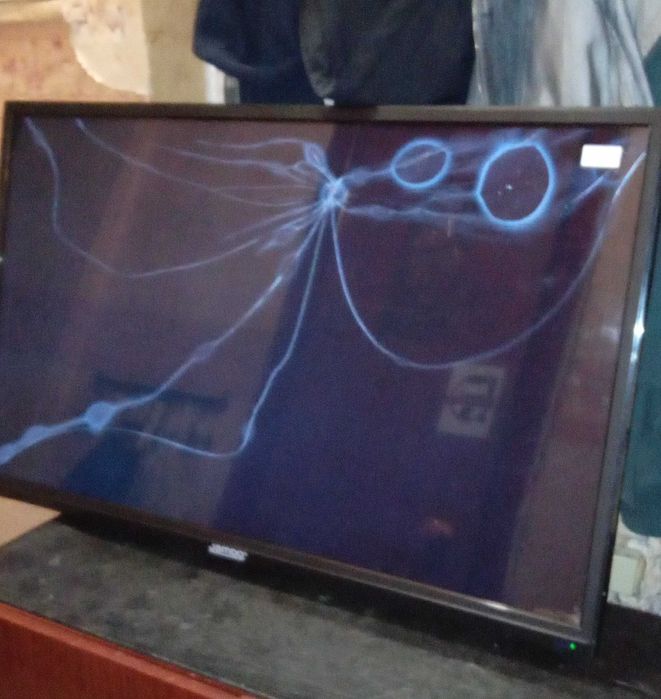 Продам телевизор JB на запчасти