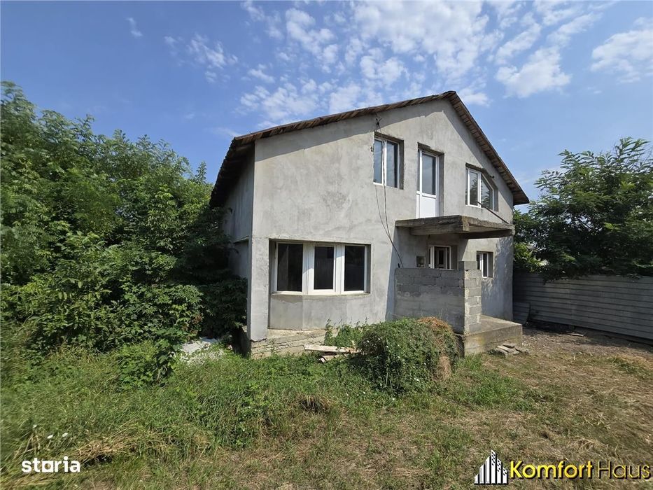 Casa la rosu in Letea Veche