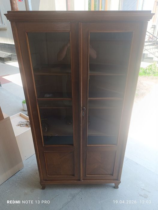 Продам старый книжный шкаф