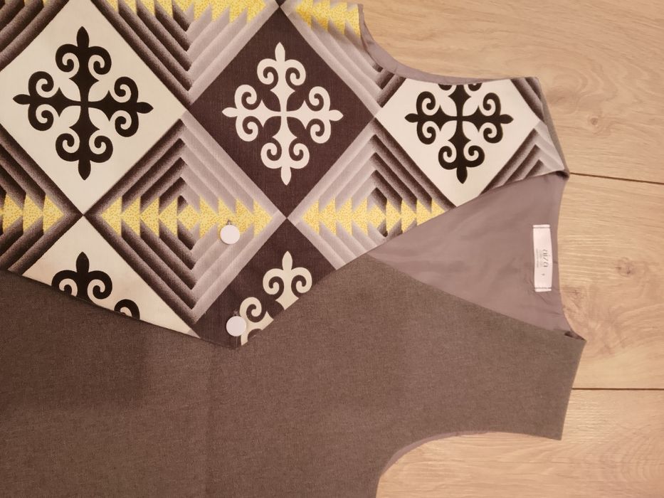 Жилетка в школу серая