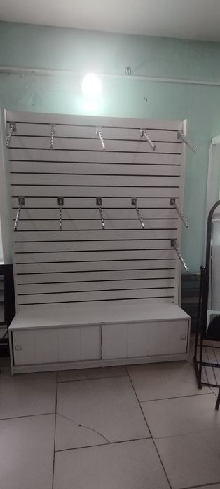 Продам три  ветрины использовались для детской обуви.