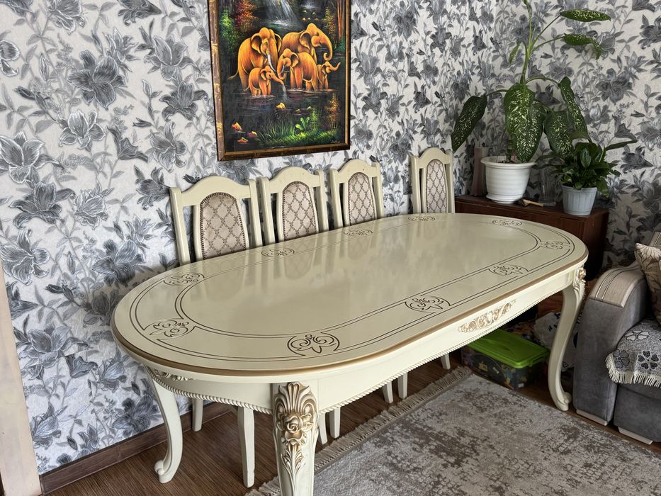 стол в гостинную со стульями