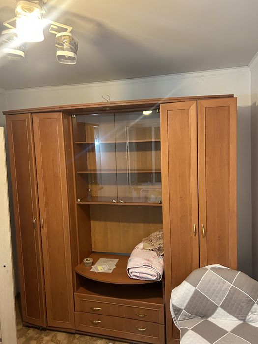 Мебель, стол, диван, стулья, шкаф