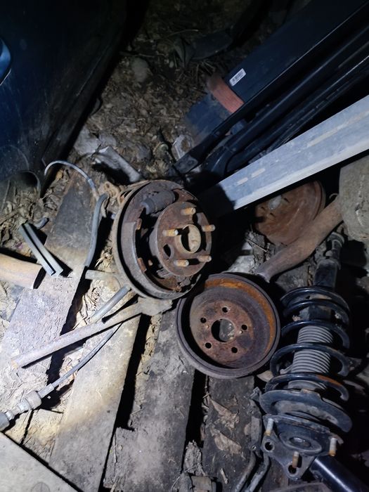 Запчасти Тойота Карина е