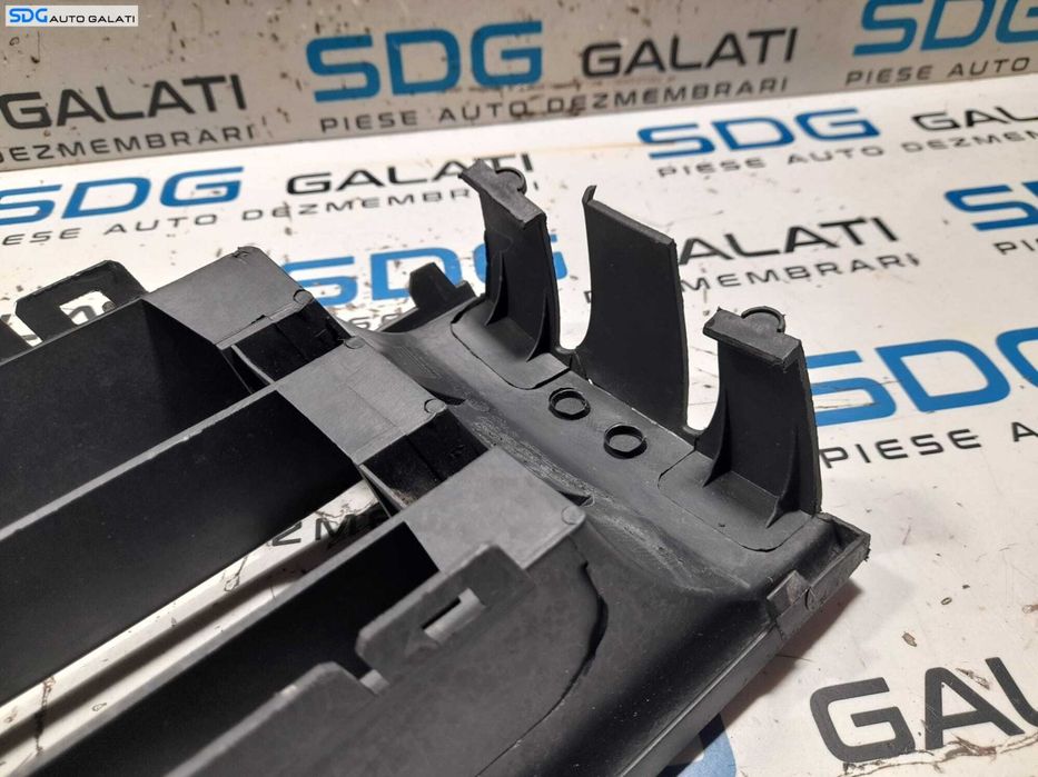 Grila Ornament Proiector Ceata Dreapta de pe Bara Spoiler Fata Volkswagen Polo 9N 2002 - 2008 Cod 6Q0853666C [N0332]