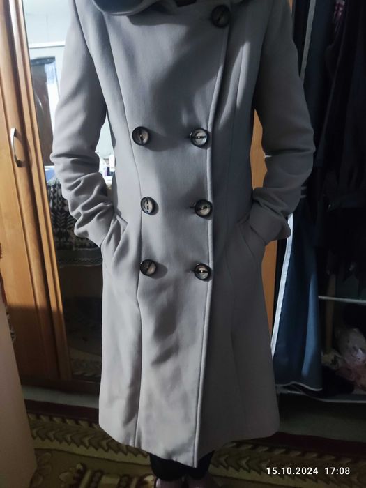 Пальто демесезонное.