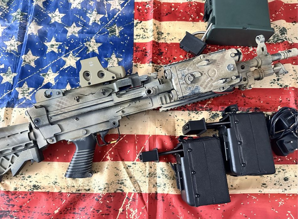 Replica LMG Airsoft M249 cu upgrade-uri