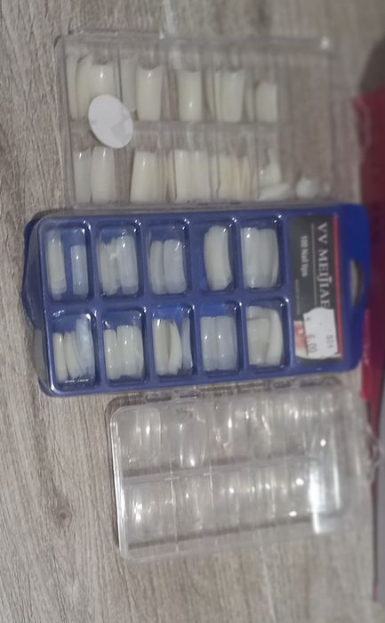 Vând kit de unghii cu gel