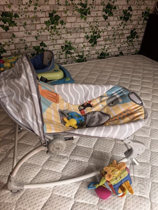 Бебешки шезлонг с мелодии и вибрация